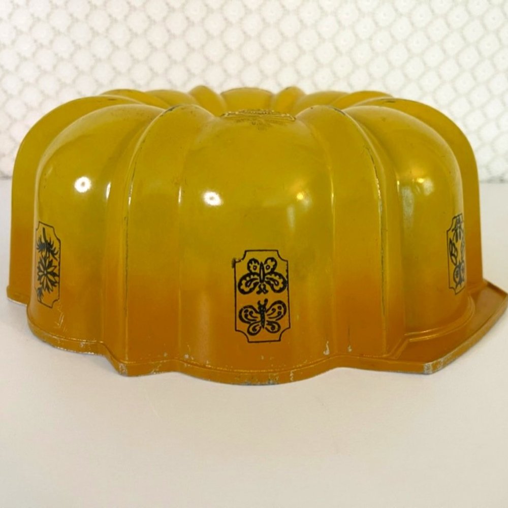 Vtg 1970 Nordic Ware Best Heavy Duty Harvest Gold Fluted 10" Bundt Pan - VG Cond
